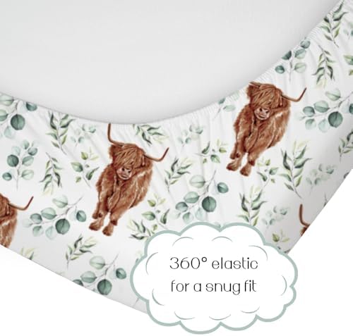 HawSkgFub Crib Sheet - Highland Cow Eucalyptus Design
